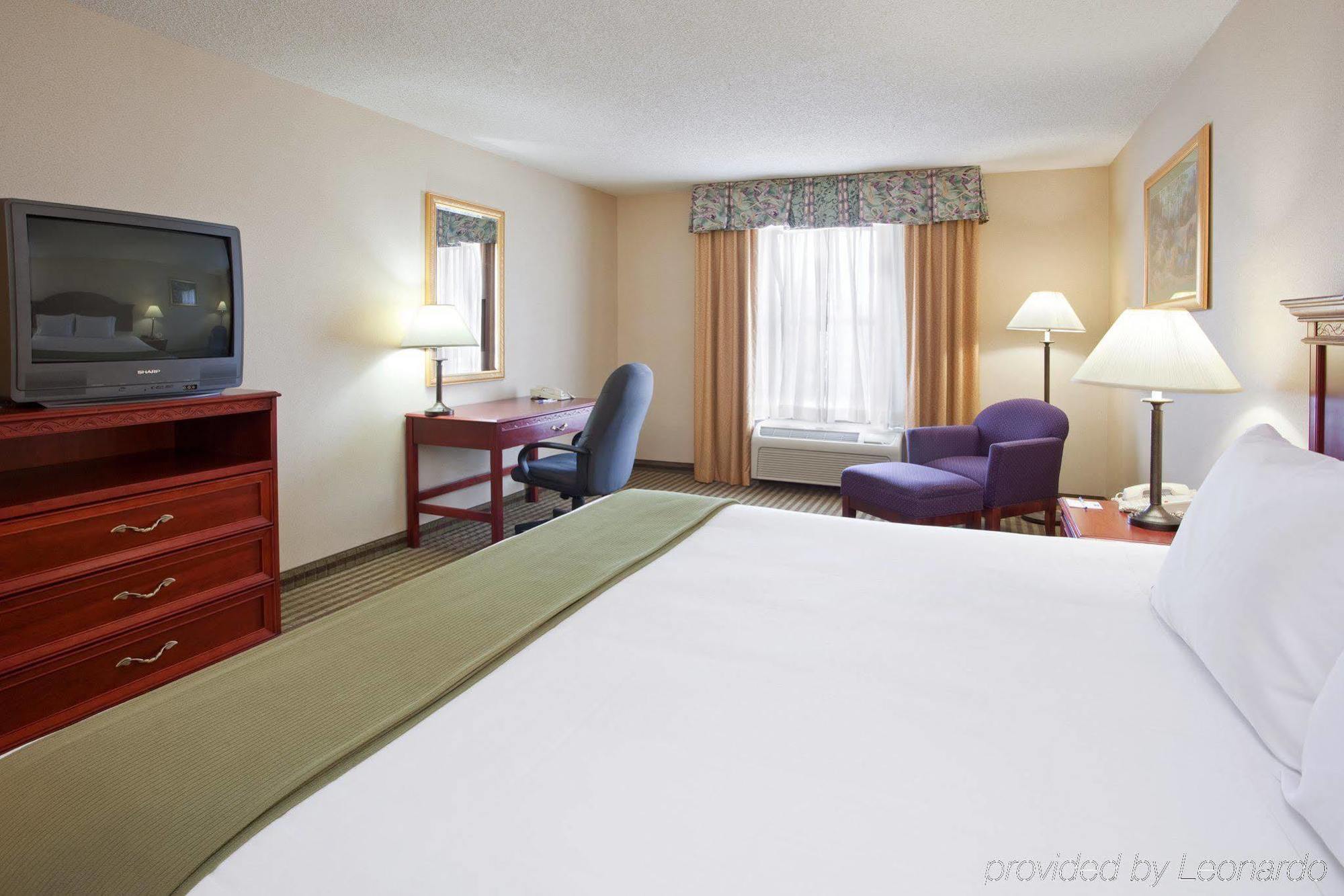 Holiday Inn Express Hotel & Suites Circleville By Ihg Exterior foto