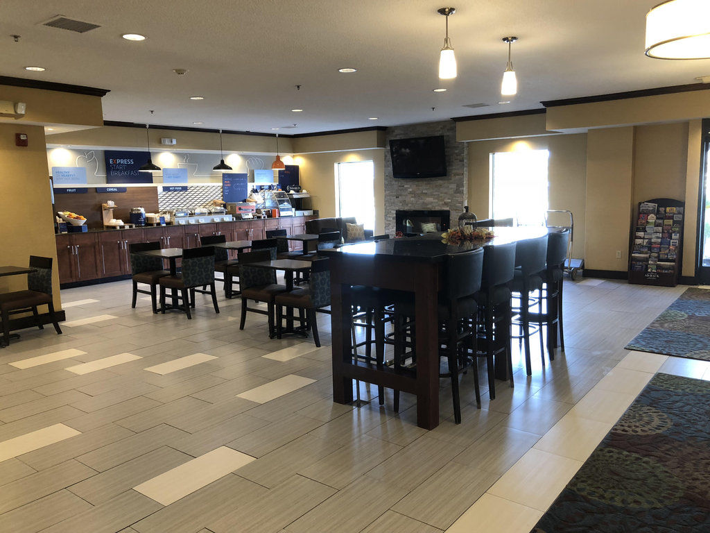 Holiday Inn Express Hotel & Suites Circleville By Ihg Exterior foto